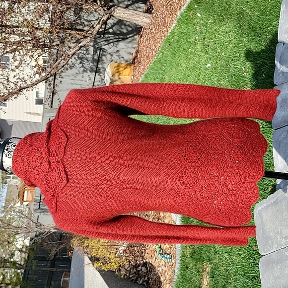 Canadian Classic Qiviuk cowl sweater - Picture 9 of 14
